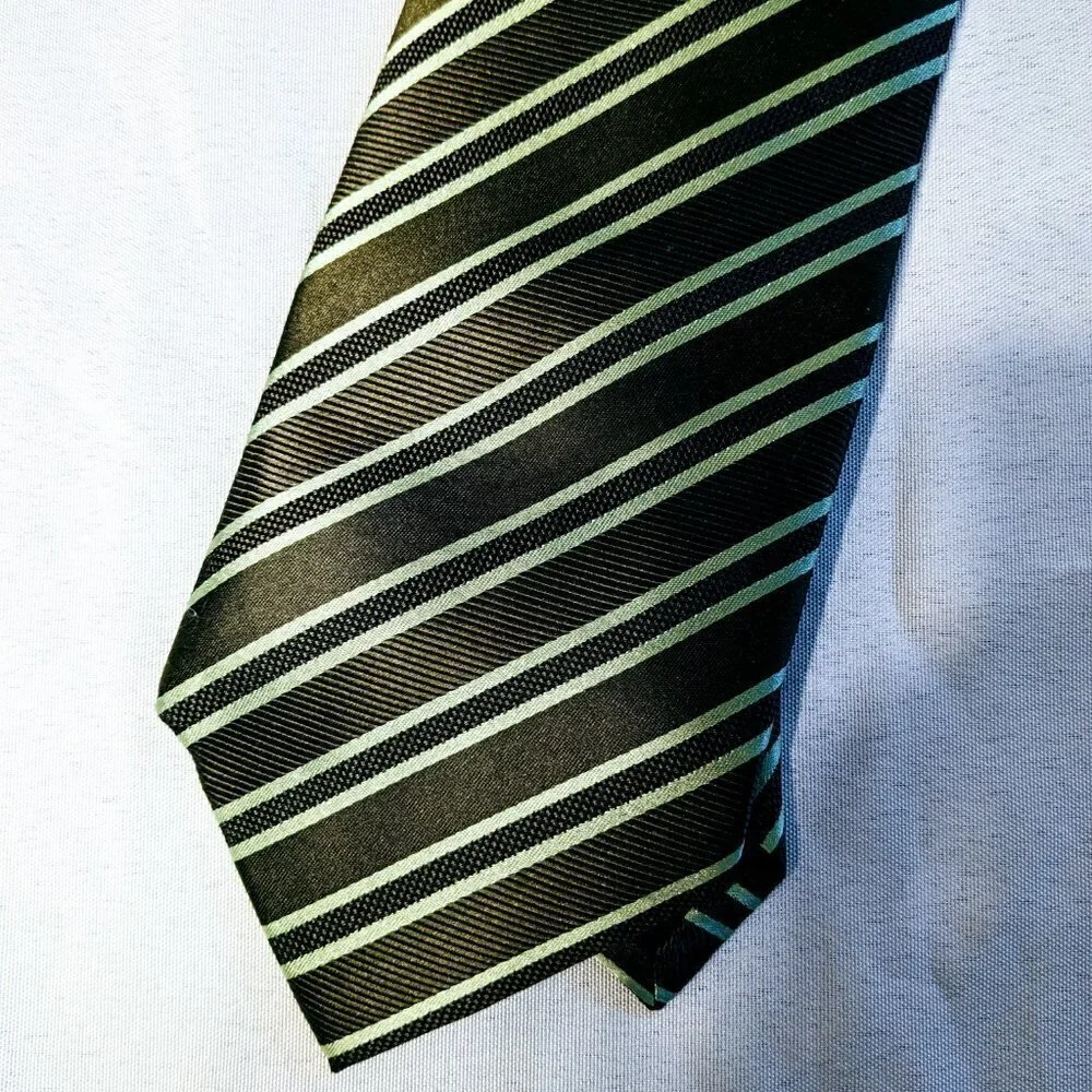 Y & G Men's Charcoal & Green 100% Silk Tie